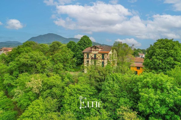 casa indipendente in vendita a Cittiglio