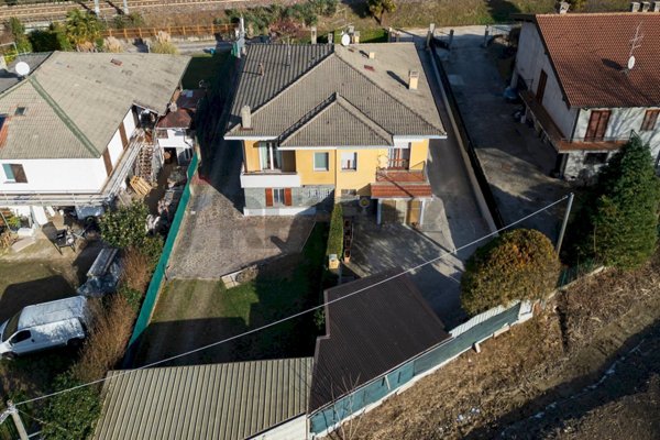 casa indipendente in vendita a Cittiglio