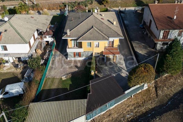 casa indipendente in vendita a Cittiglio