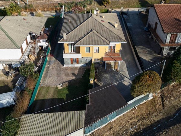 casa indipendente in vendita a Cittiglio