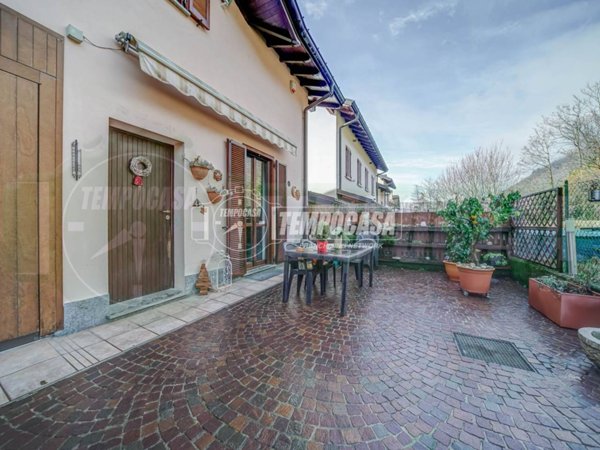 casa indipendente in vendita a Cittiglio