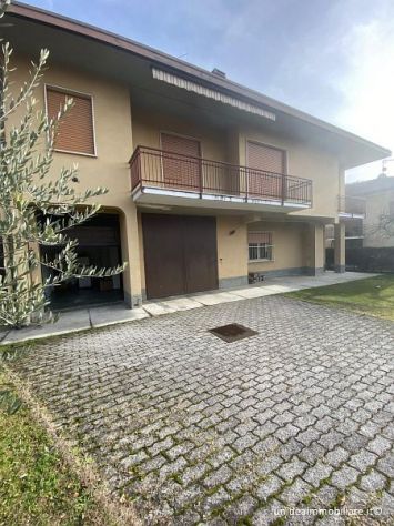 casa indipendente in vendita a Cittiglio