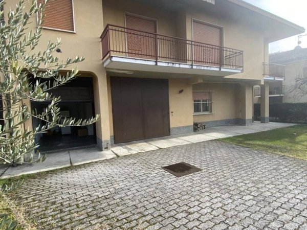 casa indipendente in vendita a Cittiglio