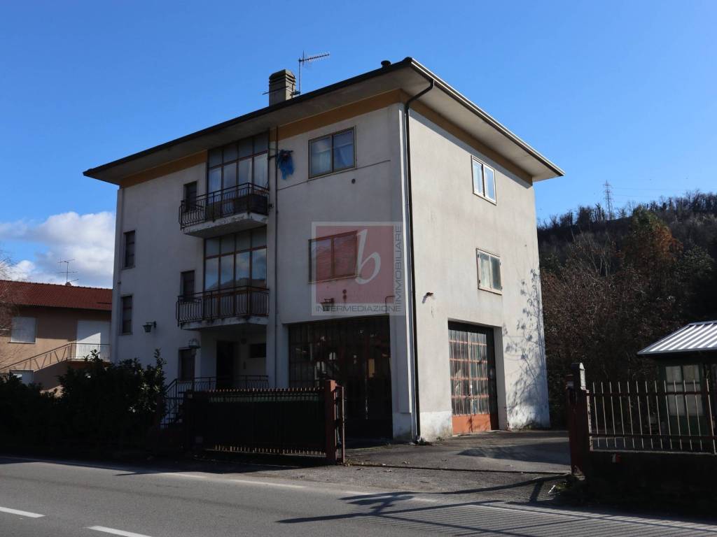 casa indipendente in vendita a Cittiglio