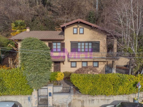 casa indipendente in vendita a Cittiglio