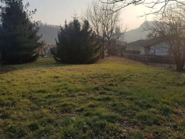 terreno edificabile in vendita a Cittiglio in zona Cascine