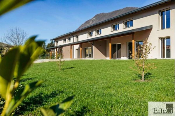 casa indipendente in vendita a Cittiglio