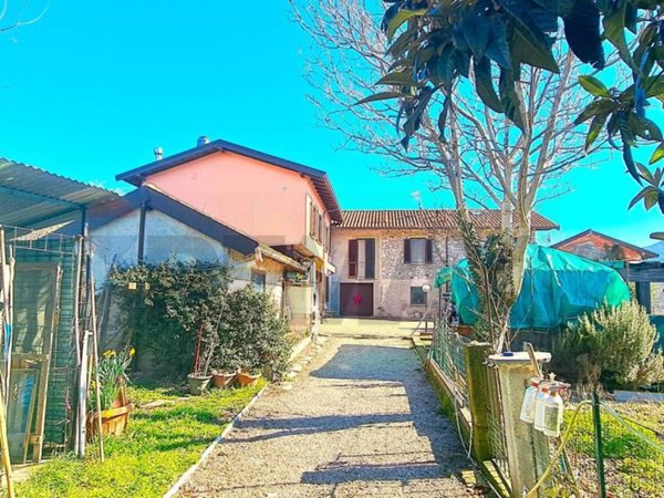 casa indipendente in vendita a Cittiglio