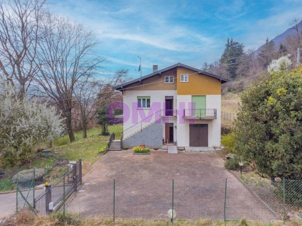casa indipendente in vendita a Cittiglio