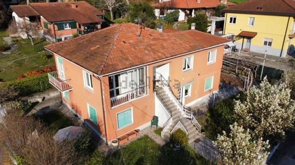 casa indipendente in vendita a Cittiglio