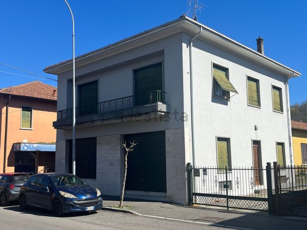 casa indipendente in vendita a Cittiglio
