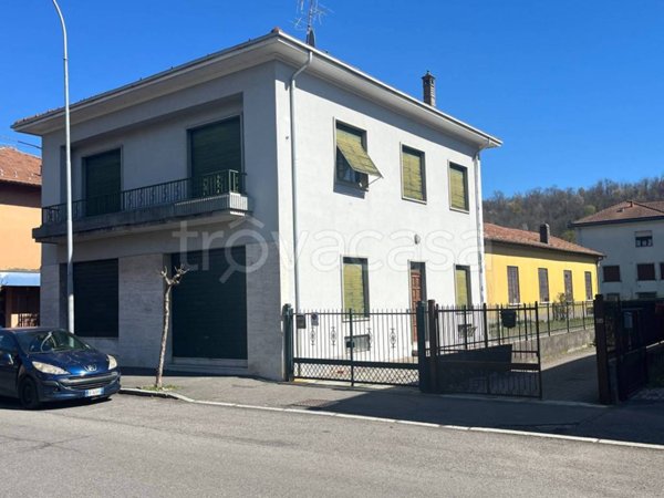 casa indipendente in vendita a Cittiglio