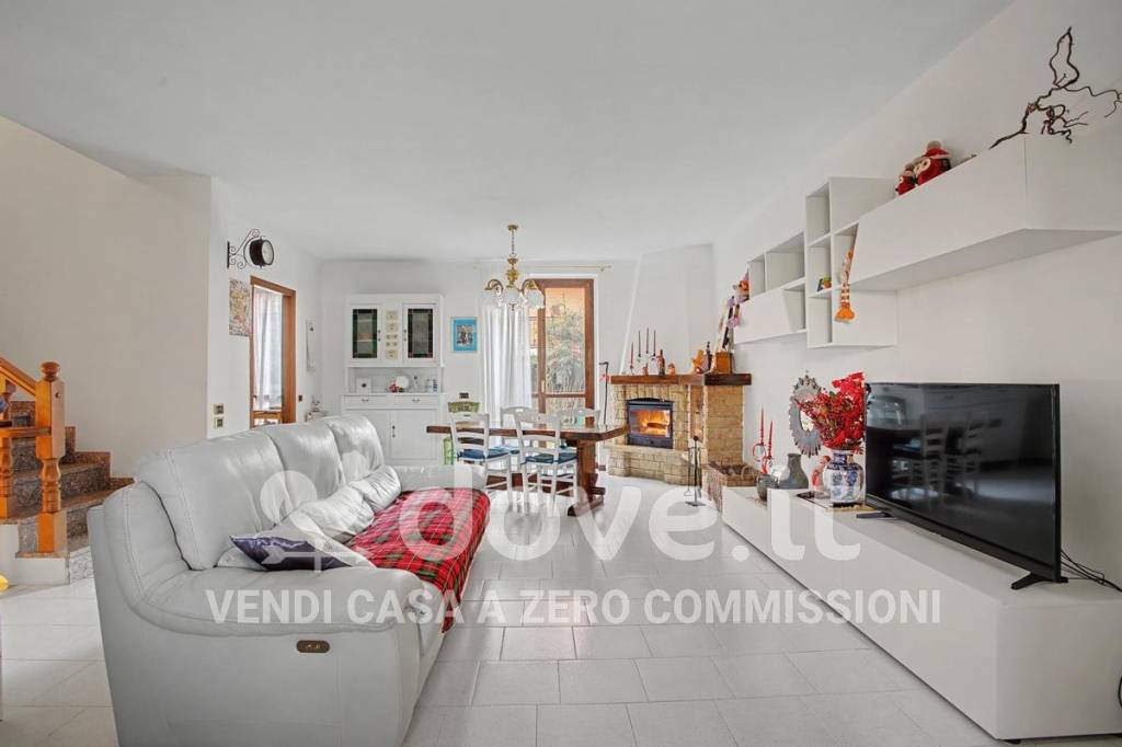 casa indipendente in vendita a Cittiglio