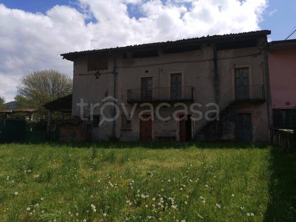 casa indipendente in vendita a Cittiglio