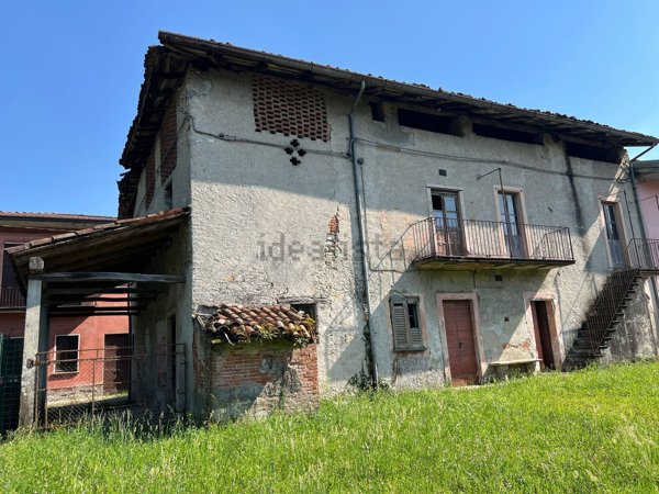 casale in vendita a Cittiglio in zona Fracce