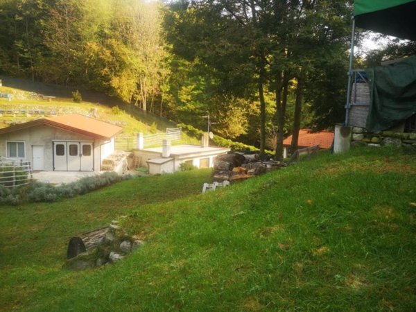 casa indipendente in vendita a Cittiglio