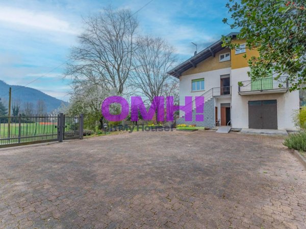 casa indipendente in vendita a Cittiglio