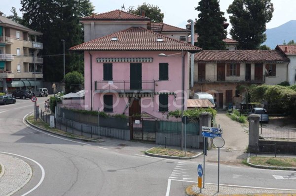 casa indipendente in vendita a Cittiglio in zona Fracce