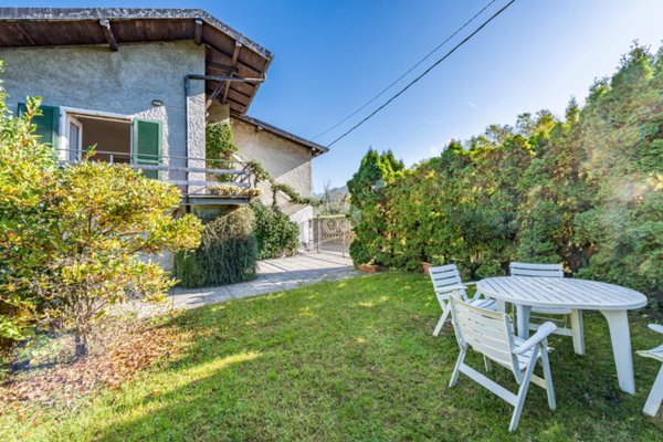 casa indipendente in vendita a Cittiglio in zona Fracce
