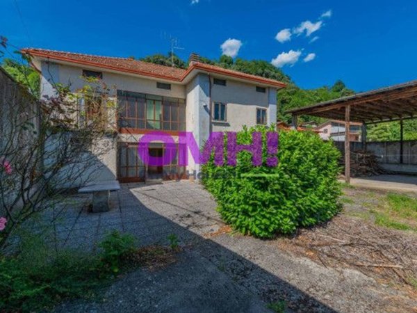 casa indipendente in vendita a Cittiglio in zona Fracce