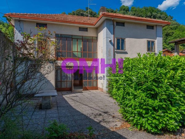 casa indipendente in vendita a Cittiglio in zona Fracce