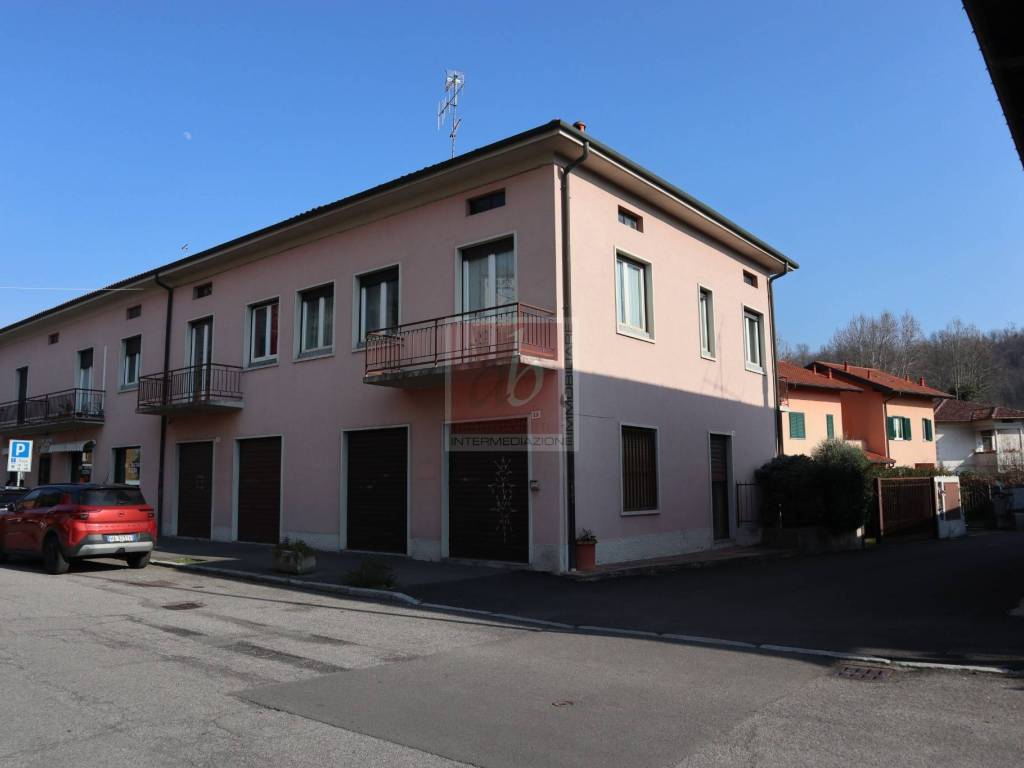 casa indipendente in vendita a Cittiglio