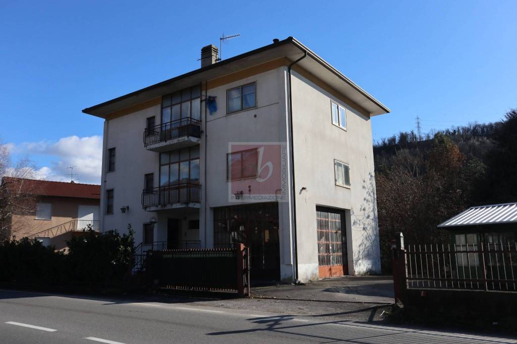 casa indipendente in vendita a Cittiglio