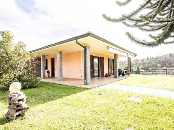 casa indipendente in vendita a Cittiglio in zona Cascine