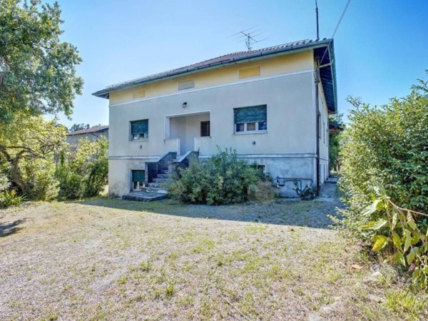 casa indipendente in vendita a Cittiglio