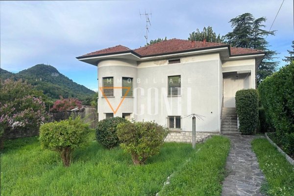 casa indipendente in vendita a Cittiglio in zona Fracce