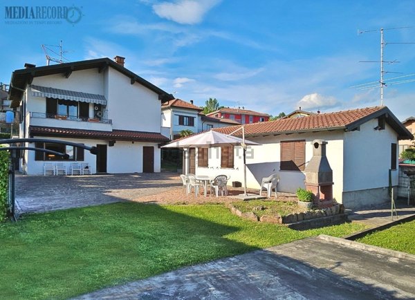 casa indipendente in vendita a Clivio