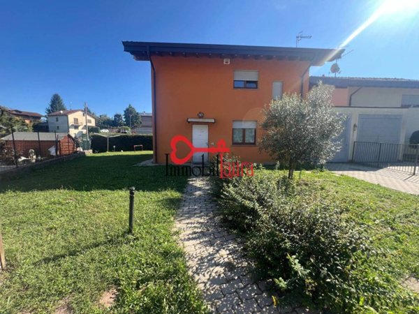 casa indipendente in vendita a Clivio