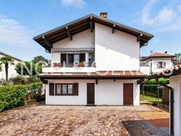casa indipendente in vendita a Clivio