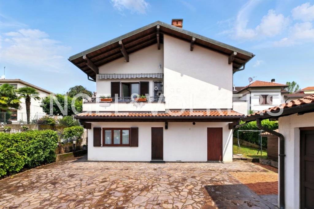 casa indipendente in vendita a Clivio
