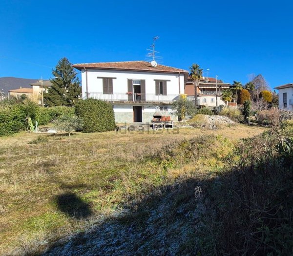casa indipendente in vendita a Clivio