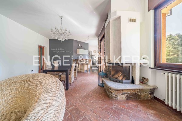 casa indipendente in vendita a Clivio