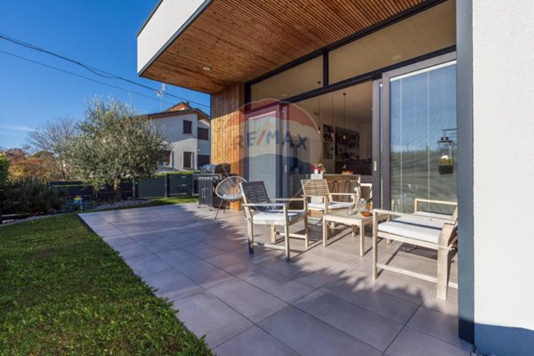 casa indipendente in vendita a Clivio