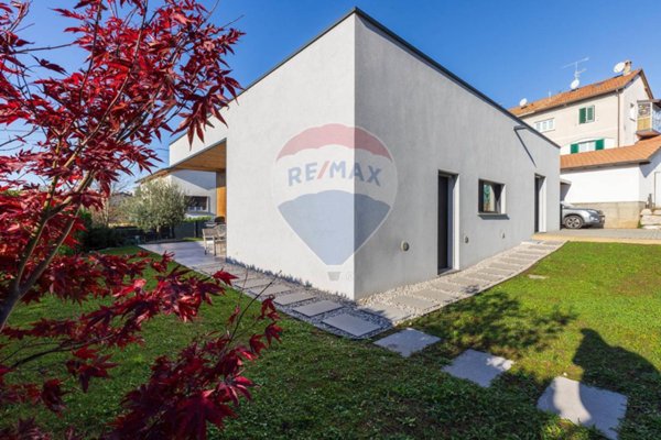 casa indipendente in vendita a Clivio