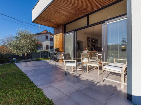 casa indipendente in vendita a Clivio