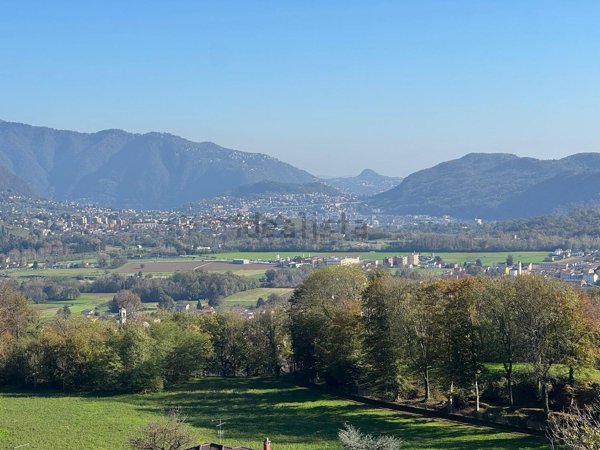 villa in vendita a Clivio