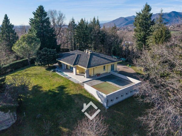 casa indipendente in vendita a Clivio