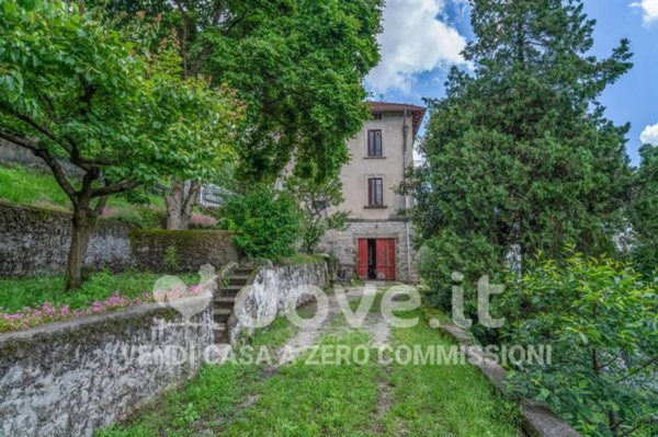 casa indipendente in vendita a Cocquio-Trevisago