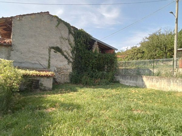 casale in vendita a Cocquio-Trevisago