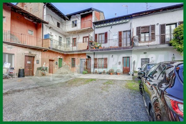 casa indipendente in vendita a Cocquio-Trevisago