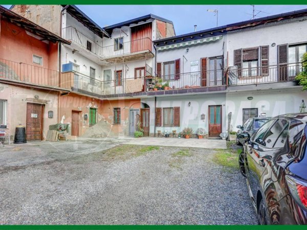 casa indipendente in vendita a Cocquio-Trevisago