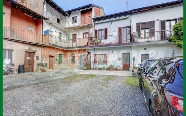 casa indipendente in vendita a Cocquio-Trevisago