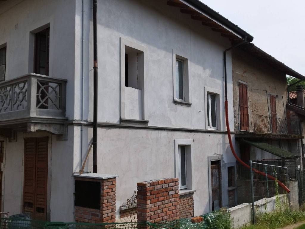 appartamento in vendita a Cocquio-Trevisago