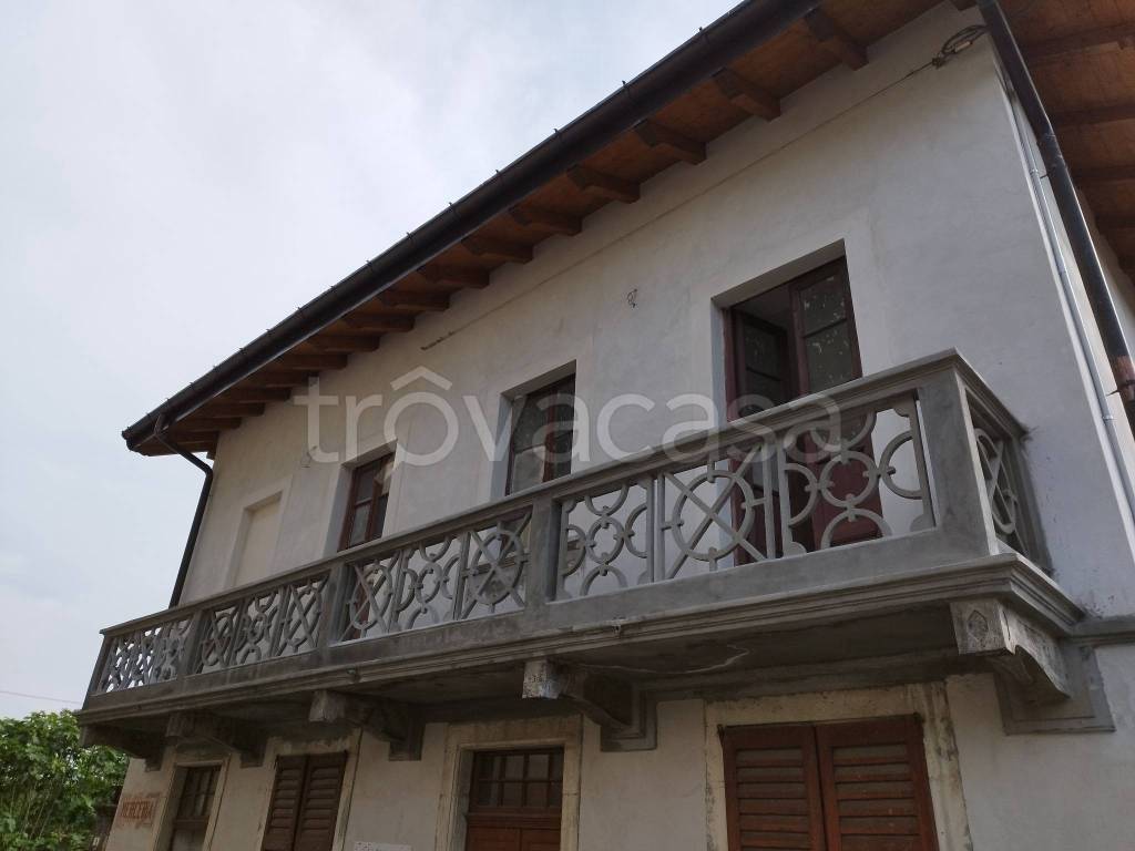 appartamento in vendita a Cocquio-Trevisago