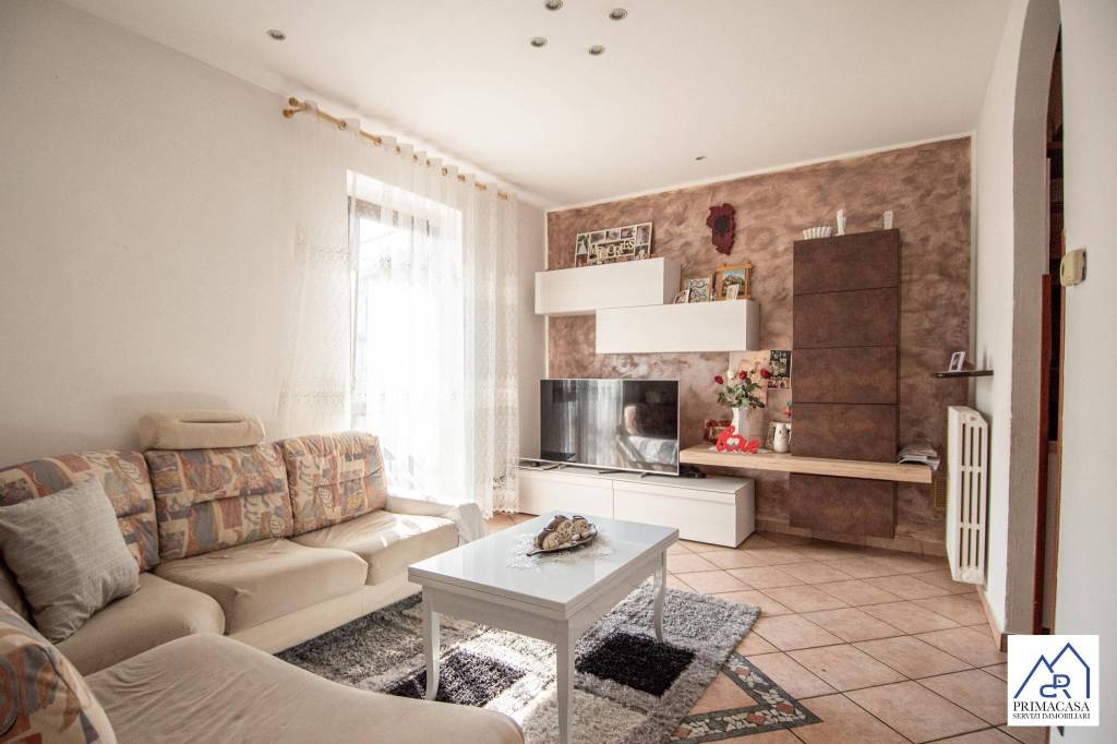 appartamento in vendita a Cocquio-Trevisago