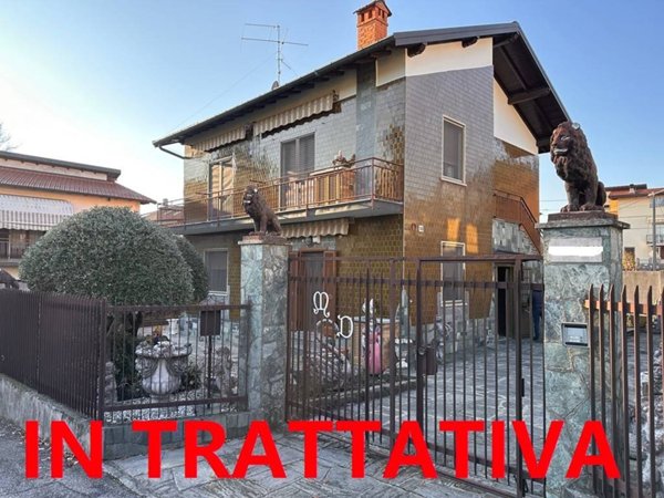casa indipendente in vendita a Cocquio-Trevisago